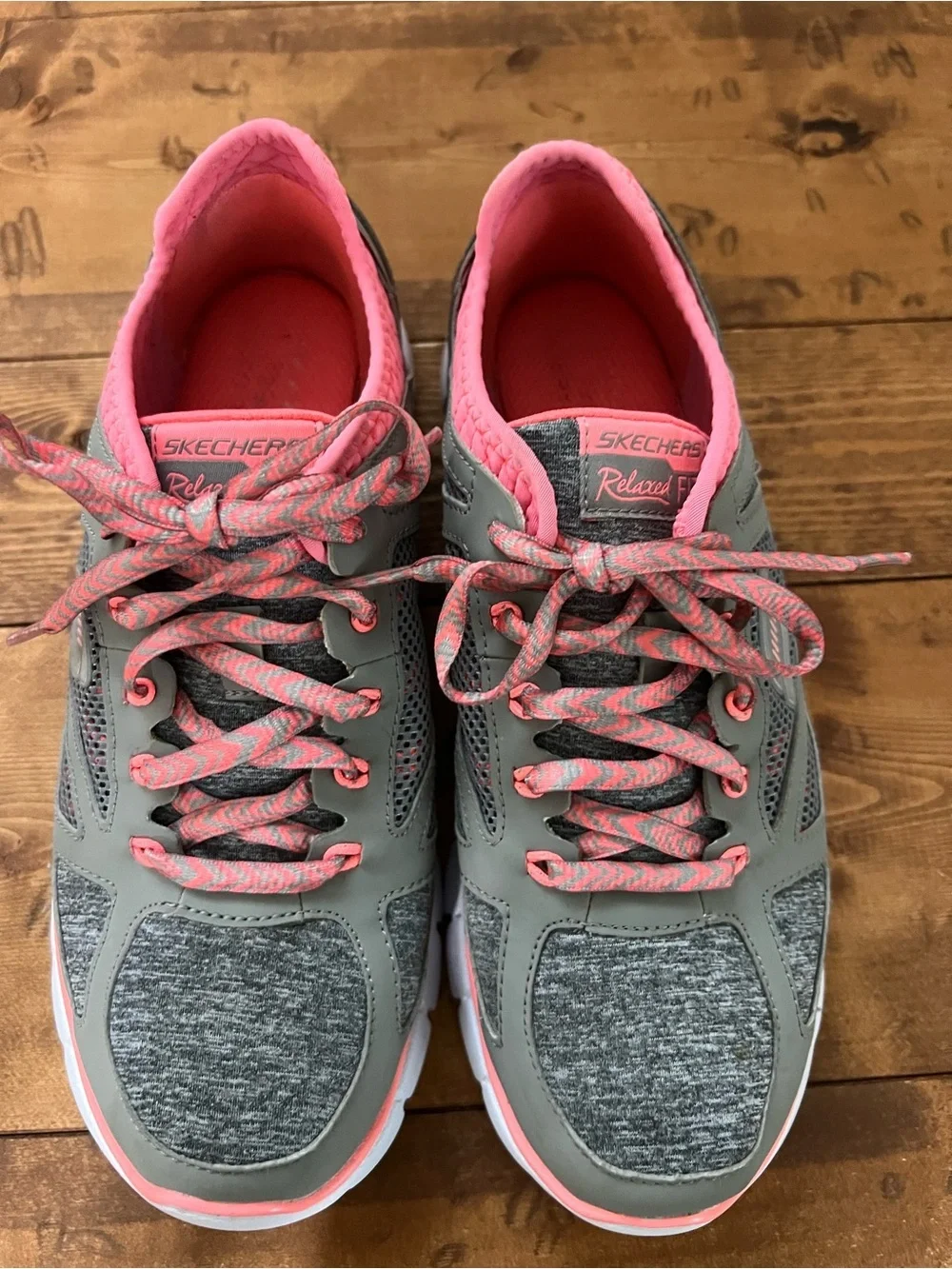 Sketchers Memory Foam Relaxed Fit Sneakers Womens 7.5 Pink Gray